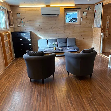 Apartment Child Friendly Basement *